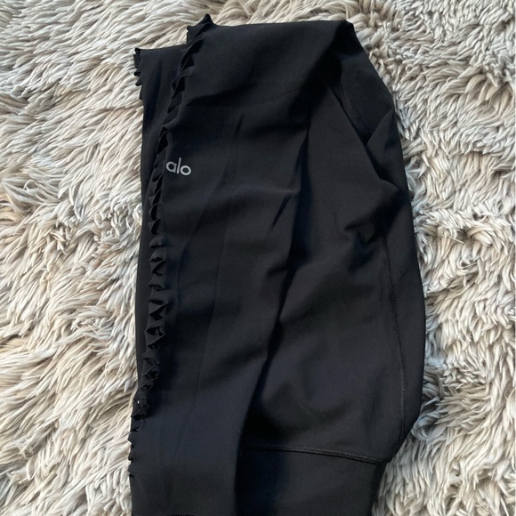 Alo Yoga-MEDIUM-Reform Leggings in black with side twist cut-out details - Picture 8 of 12